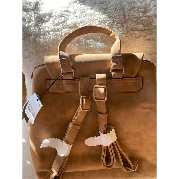 NWT VR NYC Tan Faux Leather Convertible Backpack/Shoulder Bag With Gold Accents - Picture 4 of 13